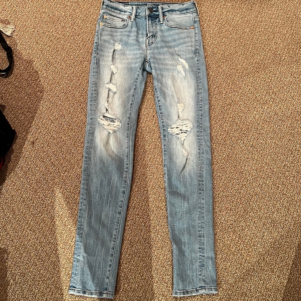 Mens American Eagle jeans- look great on women!!